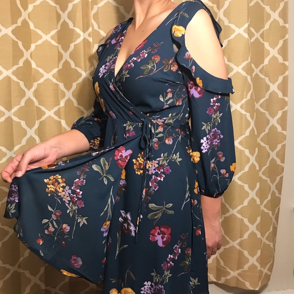 WORN ONCE Francesca’s Collection cold shoulder dress - Picture 2 of 5